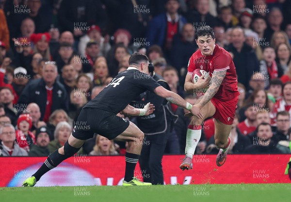 221125 - Wales v New Zealand, Quilter Nations Series - Louis Rees-Zammit of Wales takes on Will Jordan of New Zealand  