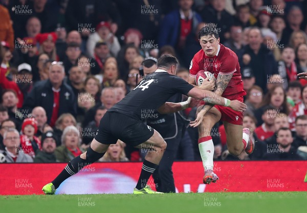 221125 - Wales v New Zealand, Quilter Nations Series - Louis Rees-Zammit of Wales takes on Will Jordan of New Zealand  