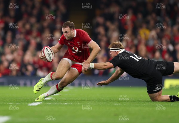 221125 - Wales v New Zealand, Quilter Nations Series - Max Llewellyn of Wales
