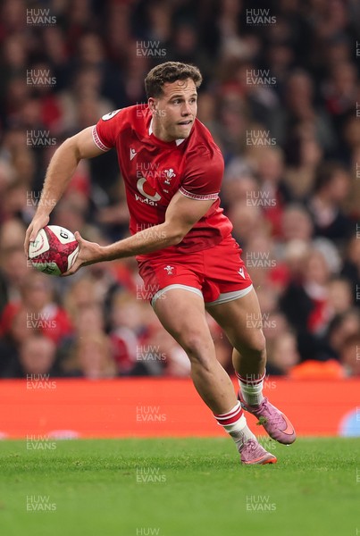 221125 - Wales v New Zealand, Quilter Nations Series - Kieran Hardy of Wales