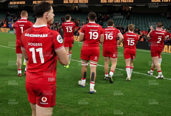 221125 - Wales v New Zealand, Quilter Nations Series - Wales players applaud the fans at the end of the match