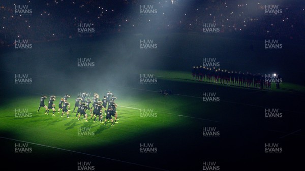221125 - Wales v New Zealand, Quilter Nations Series - The New Zealand All Blacks perform the Haka