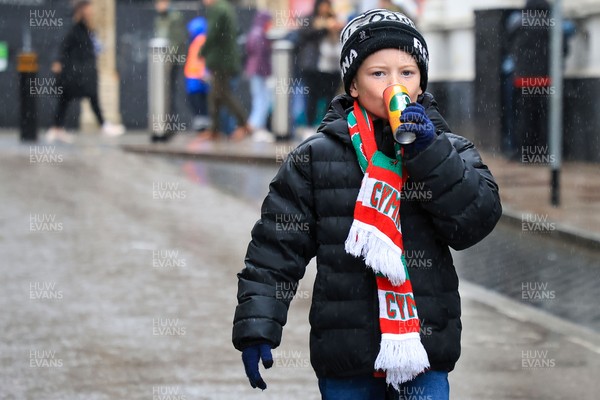 221125 - Wales v New Zealand - Quilter Nations Series - Wales fans before todays game