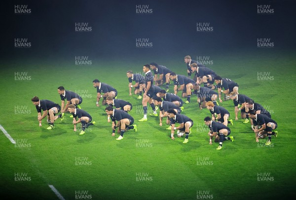 221125 - Wales v New Zealand - Quilter Nations Series - New Zealand players perform The Haka