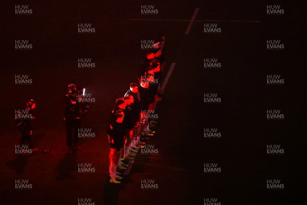 221125 - Wales v New Zealand - Quilter Nations Series - Wales players face the Haka