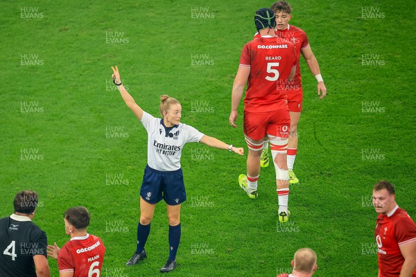 221125 - Wales v New Zealand - Quilter Nations Series - Referee Hollie Davidson