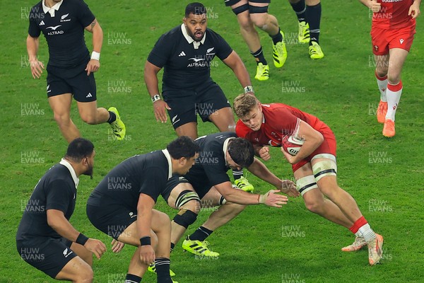 221125 - Wales v New Zealand - Quilter Nations Series - Taine Plumtree of Wales 