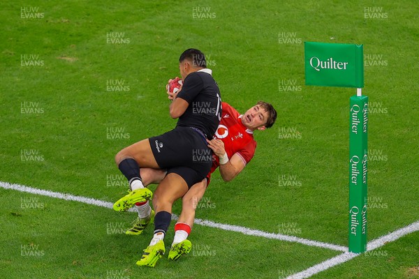 221125 - Wales v New Zealand - Quilter Nations Series - Rieko Ioane of New Zealand  Scores a Try
