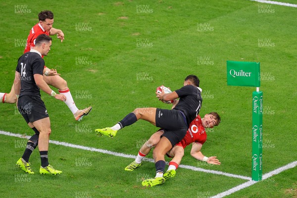 221125 - Wales v New Zealand - Quilter Nations Series - Rieko Ioane of New Zealand  Scores a Try