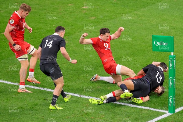 221125 - Wales v New Zealand - Quilter Nations Series - Rieko Ioane of New Zealand  Scores a Try
