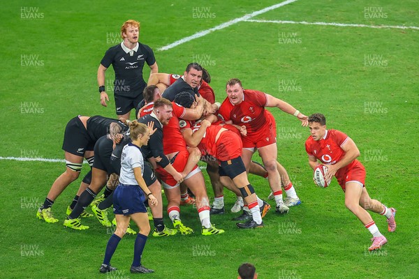 221125 - Wales v New Zealand - Quilter Nations Series - Kieran Hardy of Wales