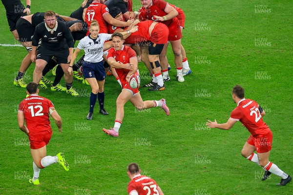 221125 - Wales v New Zealand - Quilter Nations Series - Kieran Hardy of Wales