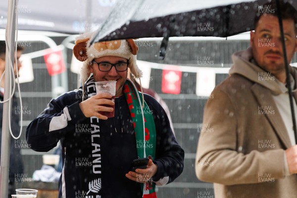 221125 - Wales v New Zealand - Quilter Nations Series - Wales fans in the Fanzone