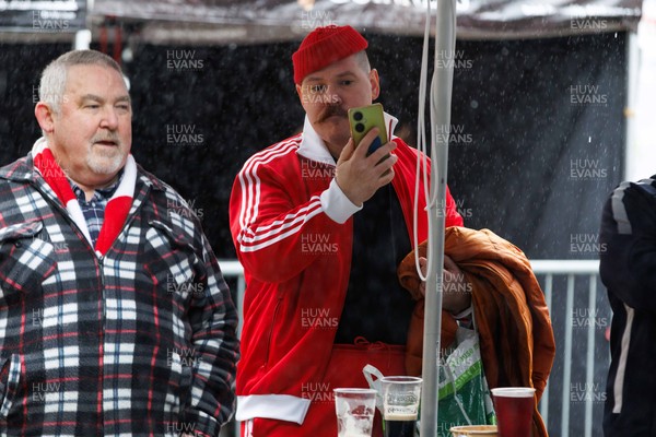 221125 - Wales v New Zealand - Quilter Nations Series - Wales fans in the Fanzone