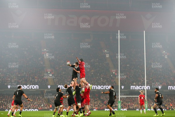 221125 - Wales v New Zealand - Quilter Nations Series - Scott Barrett of New Zealand wins a lineout