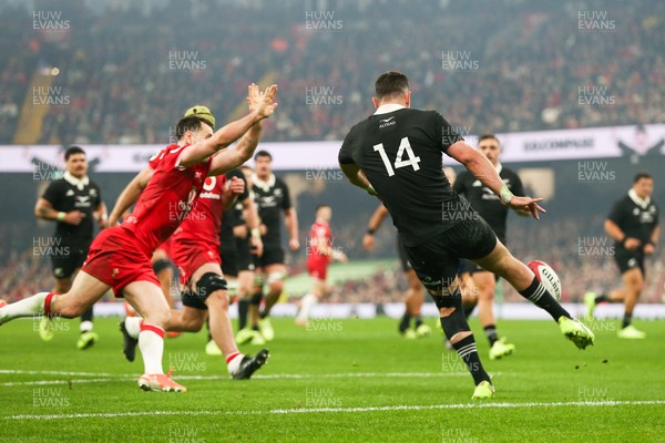 221125 - Wales v New Zealand - Quilter Nations Series - Will Jordan of New Zealand kicks the ball under pressure from Tomos Williams of Wales