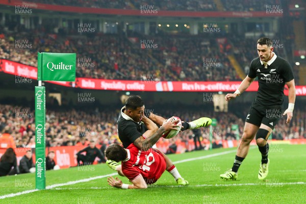 221125 - Wales v New Zealand - Quilter Nations Series - Rieko Ioane of New Zealand scores a try despite the tackle of Dan Edwards of Wales