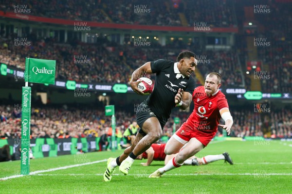 221125 - Wales v New Zealand - Quilter Nations Series - Sevu Reece of New Zealand runs in to score a try