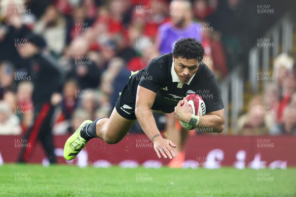 221125 - Wales v New Zealand - Quilter Nations Series - Caleb Clarke of New Zealand goes over for a try that was disallowed