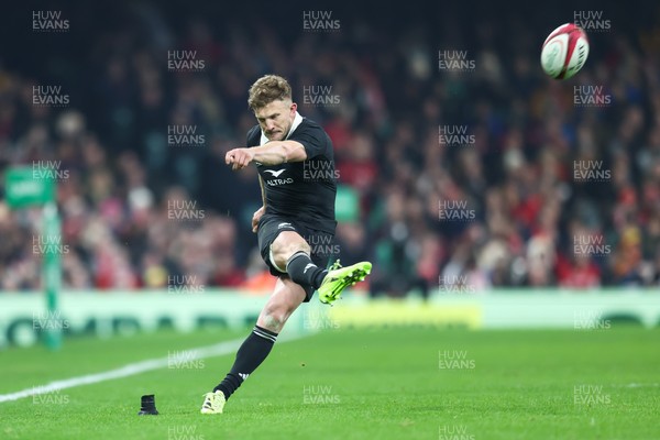 221125 - Wales v New Zealand - Quilter Nations Series - Damian McKenzie of New Zealand kicks a conversion