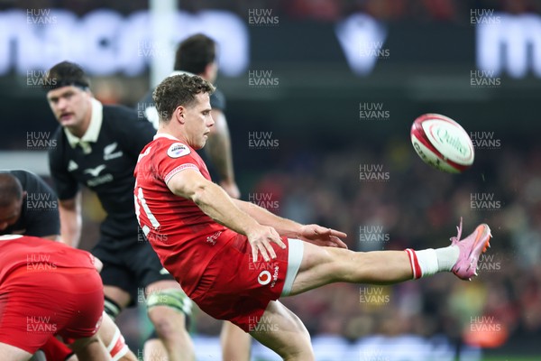 221125 - Wales v New Zealand - Quilter Nations Series - Kieran Hardy of Wales kicks the ball