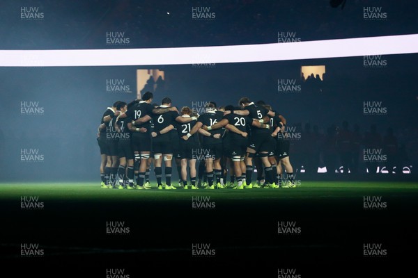 221125 - Wales v New Zealand - Quilter Nations Series - New Zealand team huddle before the match