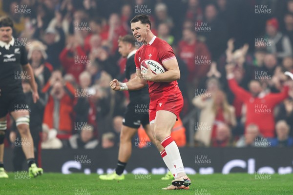 221125 - Wales v New Zealand - Quilter Nations Series - Louis Rees-Zammit of Wales celebrates after scoring his first try