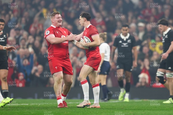 221125 - Wales v New Zealand - Quilter Nations Series - Louis Rees-Zammit of Wales celebrates with Rhys Carre after scoring his first try