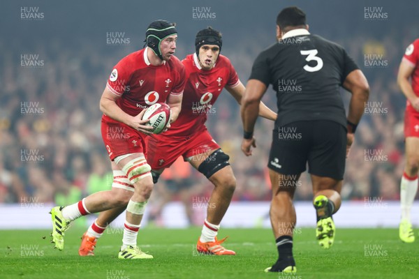 221125 - Wales v New Zealand - Quilter Nations Series - Adam Beard of Wales runs at the defence