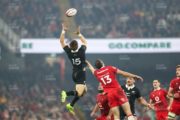 221125 - Wales v New Zealand - Quilter Nations Series - Ruben Love of New Zealand goes up for a high ball