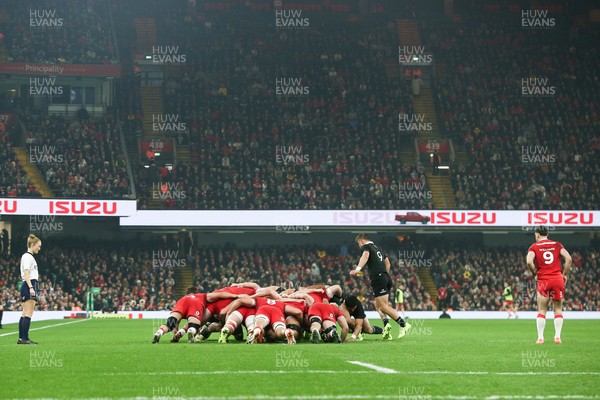221125 - Wales v New Zealand - Quilter Nations Series - A scrum