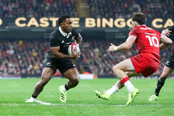 221125 - Wales v New Zealand - Quilter Nations Series - Rieko Ioane of New Zealand takes on Dan Edwards of Wales
