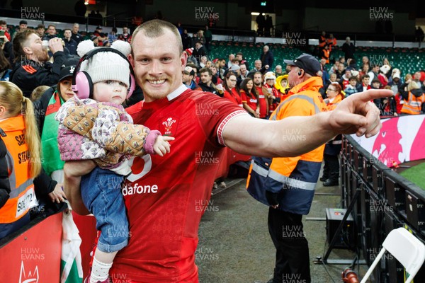 221125 - Wales v New Zealand - Quilter Nations Series - Nick Tompkins of Wales with his daughter at the end of the match