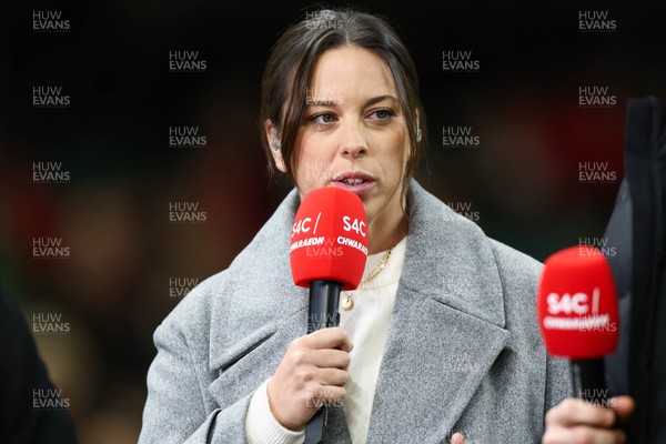 221125 - Wales v New Zealand - Quilter Nations Series - Former Wales player Sioned Harris, working as a pundit for S4C