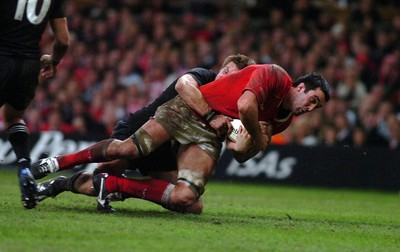 25.11.06 - Wales v New Zealand - Invesco Perpetual Series 2006 - Wales' Jonathan Thomas is tackled by New Zealand's Richie McCaw 