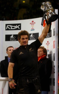 25.11.06 - Wales v New Zealand - Invesco Perpetual Series 2006 - New Zealand's Richie McCaw holds up the winners trophy at the end of the game 