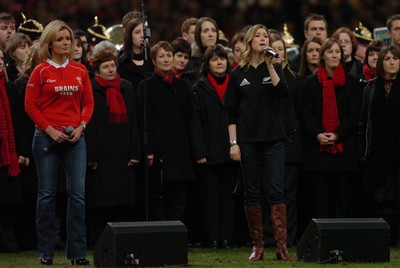 25.11.06 - Wales v New Zealand - Invesco Perpetual Series 2006 - Hayley Westenra(R) and Katherine Jenkins 