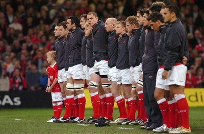 25.11.06 - Wales v New Zealand - Invesco Perpetual Series 2006 - Ian Evans lines up for the Nation anthems before the game 