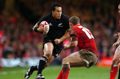 25.11.06  Wales v New Zealand All Black's Rico Gear takes on Kevin Morgan 