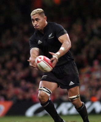 25.11.06 - Wales v New Zealand New Zealand's Jerry Collins 
