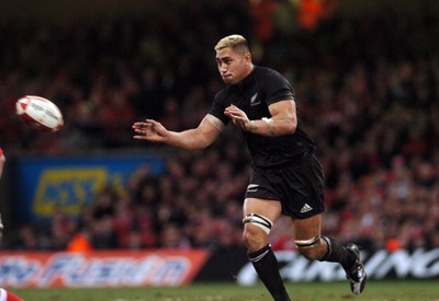 25.11.06 - Wales v New Zealand New Zealand's Jerry Collins 