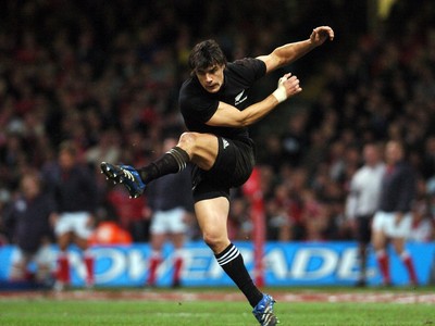 25.11.06 - Wales v New Zealand All Blacks' Dan Carter 