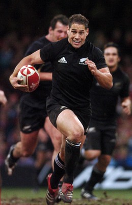 25.11.06 - Wales v New Zealand All Blacks' Luke McAlister 