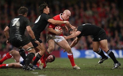 25.11.06..Wales v New Zealand, Invesco Perpetual Series '06 Wales' Tom Shanklin is swamped by the New Zealand defence 