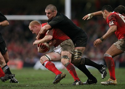 25.11.06..Wales v New Zealand, Invesco Perpetual Series '06 Wales' Martyn Williams is tackled by Keith Robinson 