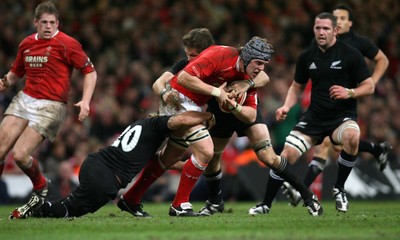 25.11.06..Wales v New Zealand, Invesco Perpetual Series '06 Wales' Alun Wyn Jones is tackled by New Zealands Piri Weepu and Richie McCaw 