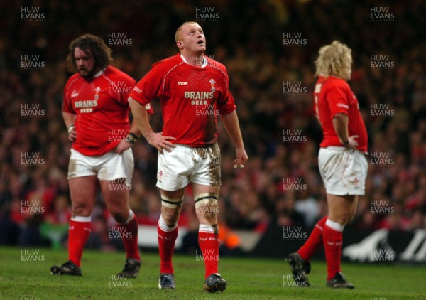 25.11.06 - Wales v New Zealand - Invesco Perpetual Series 2006 - (l-r)Wales' Adam Jones, Martyn Williams and Duncan Jones look dejected 