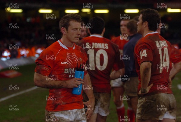 25.11.06 - Wales v New Zealand - Invesco Perpetual Series 2006 - Kevin Morgan looks dejected at the end of the game 