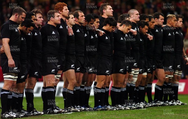 25.11.06 - Wales v New Zealand - Invesco Perpetual Series 2006 - The All Blacks line up for the Nation anthems before the game 