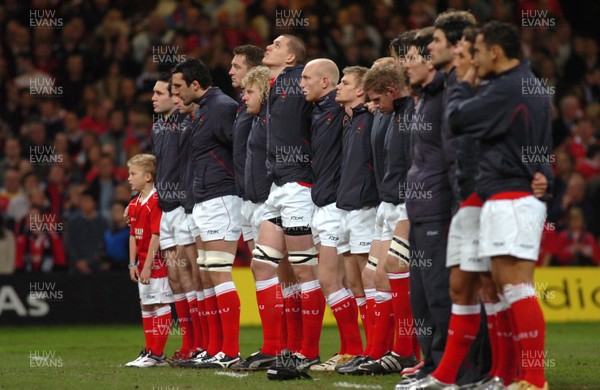 25.11.06 - Wales v New Zealand - Invesco Perpetual Series 2006 - Ian Evans lines up for the Nation anthems before the game 